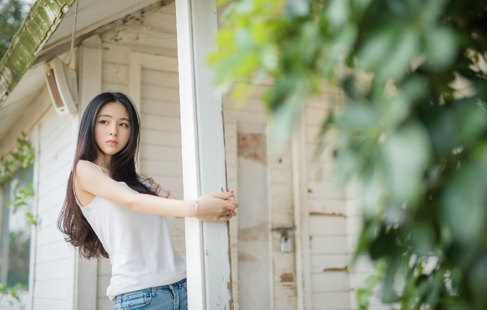 曹操身边，钟繇摇了摇头道：“并不排除有人为了挑起两家纷争，故意将刘备军的尸体带走，主公说的没错，刘备眼下根本没必要也不该这么做，他就算得到了王印，他也不敢称王，那王印对他来说，反而成了怀璧之罪。”